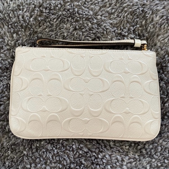 COACH SIGNATURE EMBOSSED LARGE WRISTLET/WALLET/CLUTCH - Picture 2 of 5